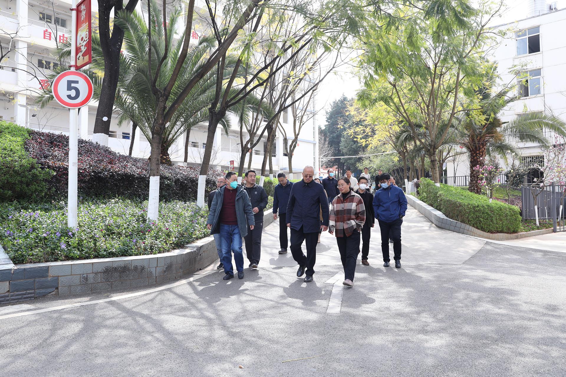 f8f7f7c7c5894064bf064de8b42ea083.jpg f8f7f7c7c5894064bf064de8b42ea083.jpg