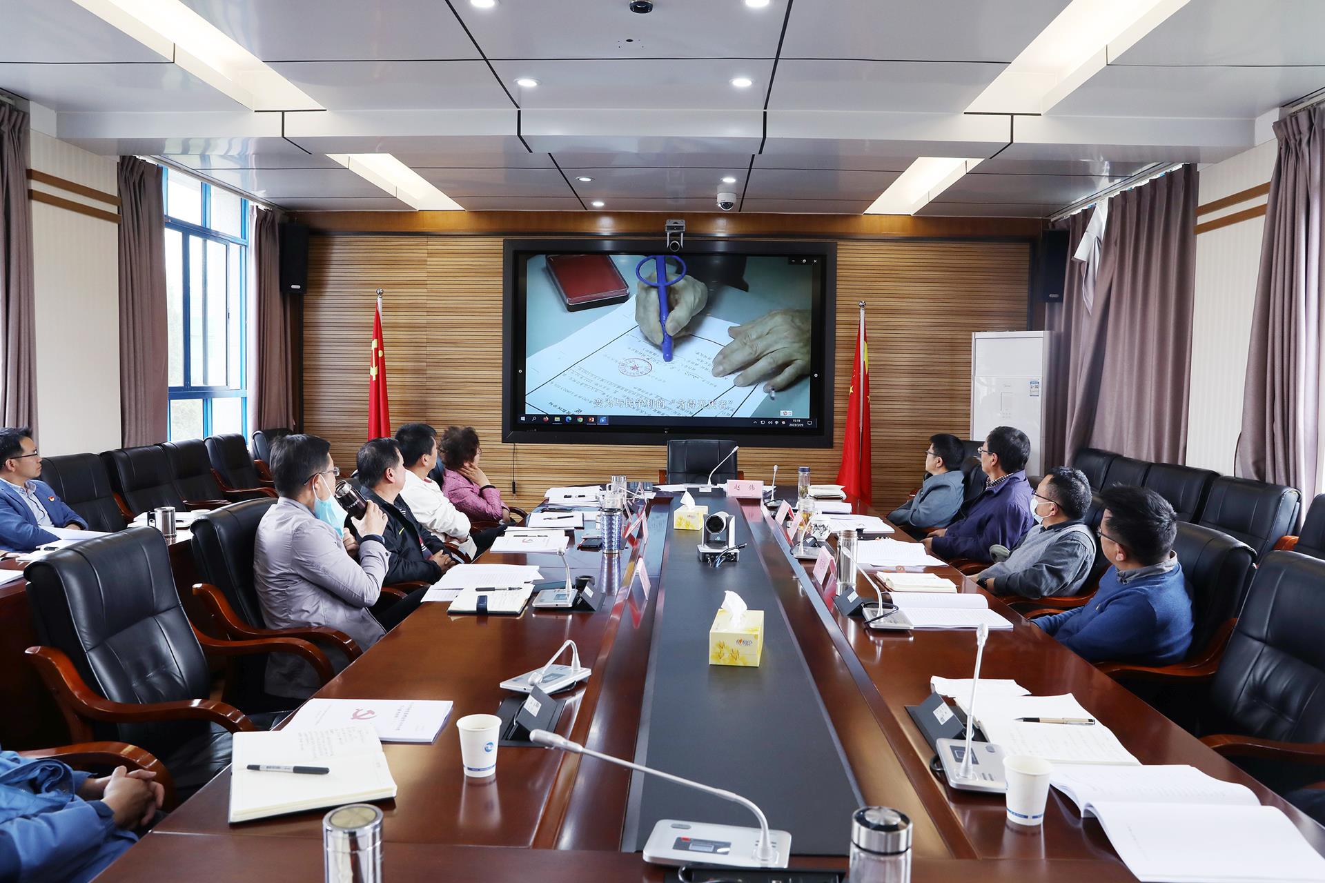 f25263da94d242dd9b86d55e272363f3.jpg f25263da94d242dd9b86d55e272363f3.jpg