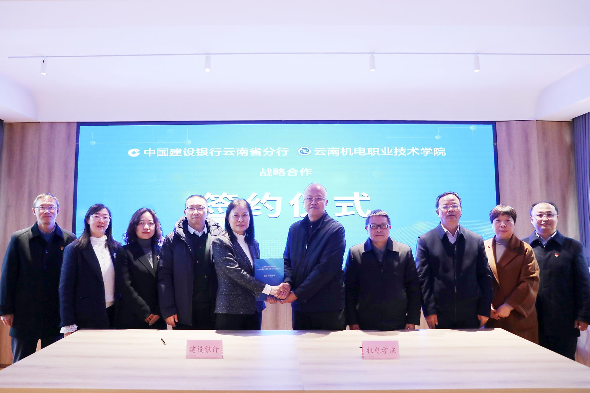 ead80f3ddd7a46d0bad6483872ddbdb0.jpg ead80f3ddd7a46d0bad6483872ddbdb0.jpg