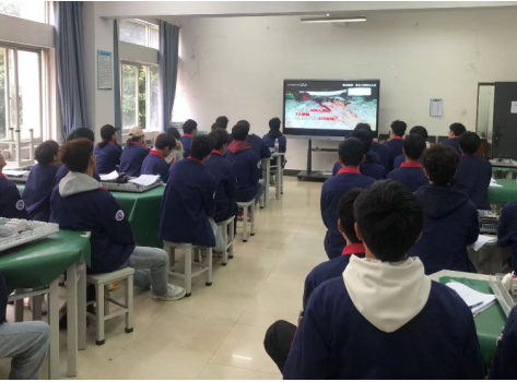 以演筑防 筑牢实训安全防线 ——先进制造学院电工基础实训室开展应急处置专项演练