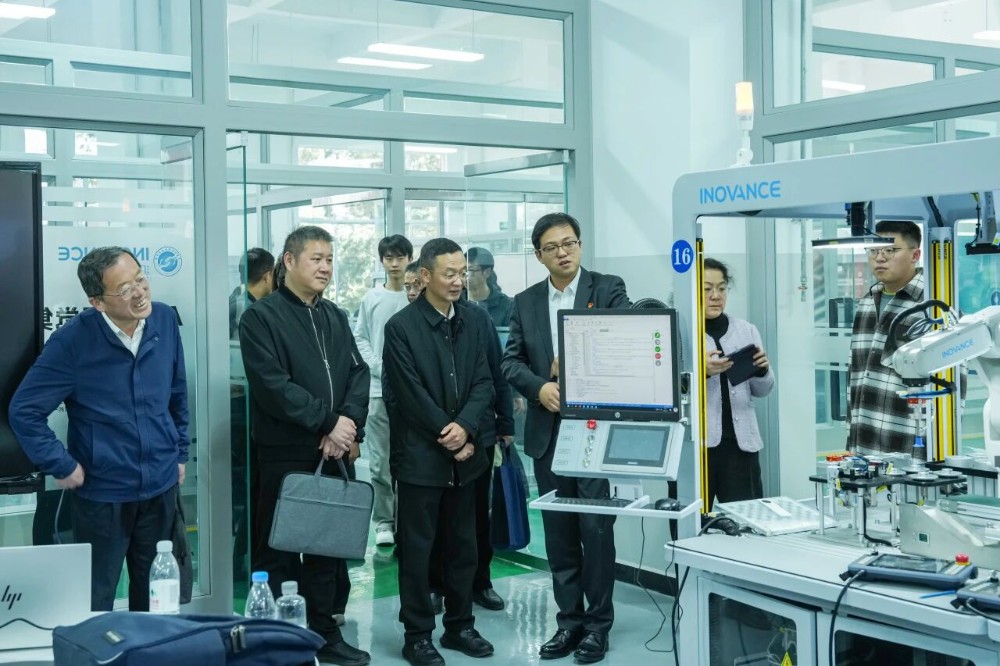 云南技师学院（云南工贸职业技术学院）领导一行到我校学习交流