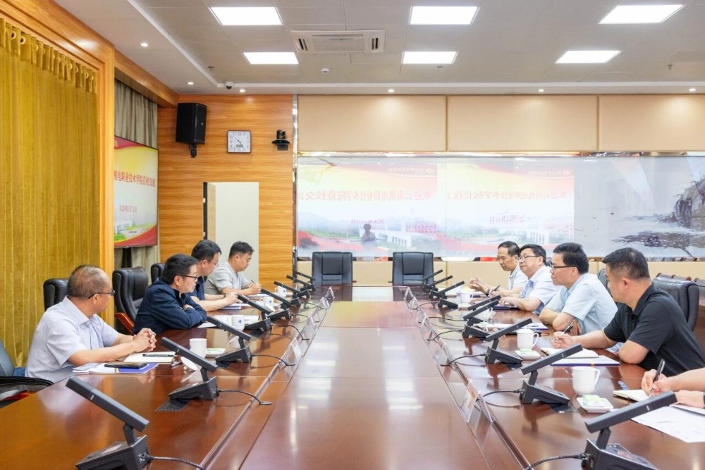 学校党委书记赵伟带队到宁德时代新能源科技股份有限公司和两所高校开展调研交流工作