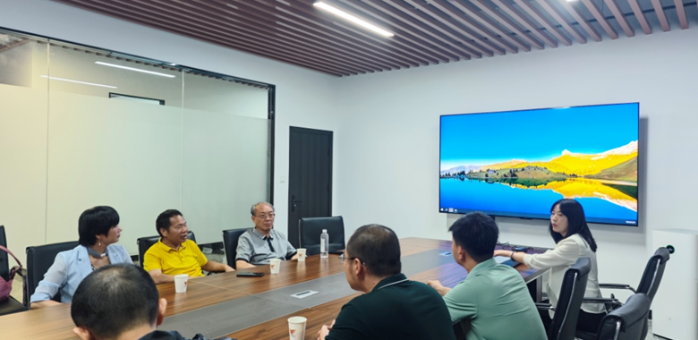 科研结合应用 技术助力教学 ——清华大学复合材料专家姚学锋教授一行与我校开展交流